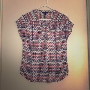 Cap sleeve patterned slit neck blouse.